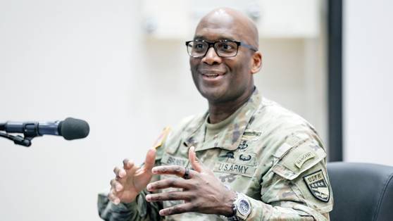 제이비어 브런슨 주한미군사령관이 지난 8일 경기 평택 험프리스 미군기지에서 기자간담회를 하는 모습. 사진 주한미군사령부