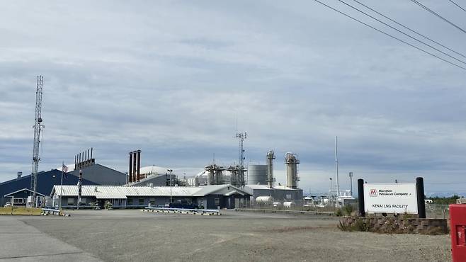 알래스카 니키스키의 현지 정유업체 마라톤이 운영하는 LNG 터미널. 이곳에서는 쿡인렛 가스전에서 생산된 천연가스를 액화 및 저장한다. /니키스키=이상은 특파원