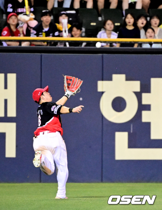 KIA 이창진이 포구를 시도하고 있다./OSEN DB