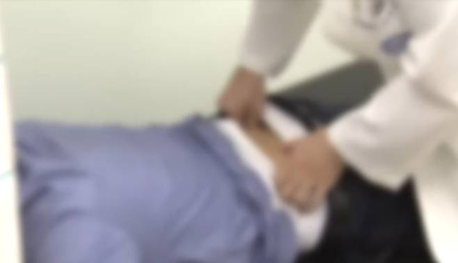 강원 강릉의 한 정형외과의원에서 허리 통증 완화 시술을 받은 환자들이 이상증상을 호소해 보건당국이 조사에 착수했다. YTN 자료화면 캡처