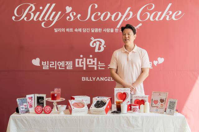 곽계민 그레닉스 대표가 빌리엔젤 여의도점에서 열린 신제품 시음회에서 설명을 하고 있다. 사진 제공=그레닉스