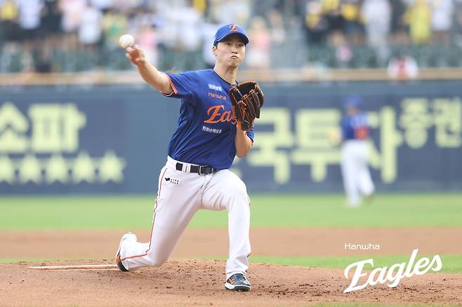 9일 잠실 LG전에서 피칭하는 한화 엄상백. 한화 이글스 제공