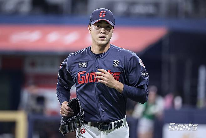 ▲ 최근 엄청난 구위를 보여주며 롯데 팬들의 최고 스타로 떠오른 윤성빈 ⓒ롯데 자이언츠
