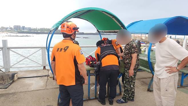 9일 오후 제주 신흥해변 인근 해상 수난사고 구조 현장 [제주도 소방안전본부 제공. 재판매 및 DB 금지]
