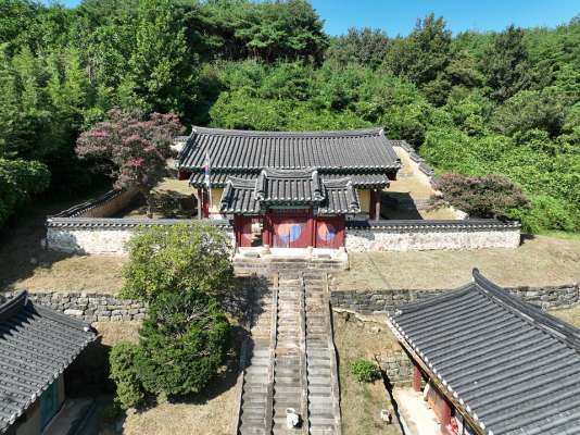 (덕산향교 전경)