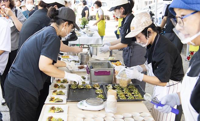 울릉도 맛의 방주 슬로푸드 음식 시식회 장면./김두한 기자