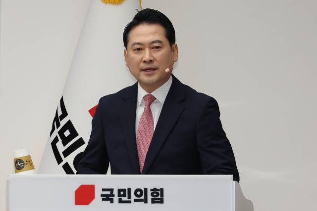 국민의힘 장동혁 당대표 후보가 3일 서울 여의도 국민의힘 당사에서 열린 제6차 전당대회 후보자 비전대회에서 정견을 발표하고 있다. 연합뉴스