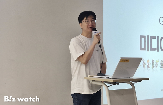 최진성 픽셀트라이브 총괄 디렉터가 지난 7일 경기도 성남시 판교에서 열린 미디어 인터뷰에서 '가디스 오더'의 전략을 설명하고 있다./사진=한수연 기자 papyrus@