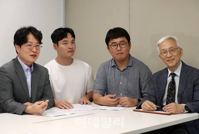 8일 서울 중구 KG타워에서 열린 이데일리 ‘청소년 도박 근절 전문가 좌담회’에서 고승환 한국도박문제예방치유센터 경기남부센터장, 김동인 서울 중랑경찰서 경사(SPO), 임일준 한성중학교 교사, 오윤성 순천향대 경찰행정학과 교수가 의견을 나누고 있다.  (사진=김태형 기자)