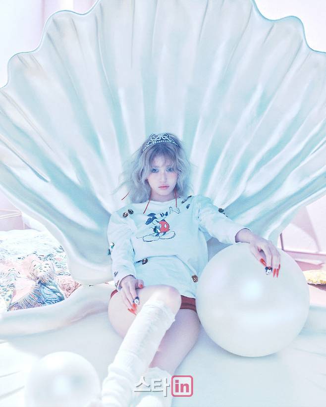 (사진=더블랙레이블)