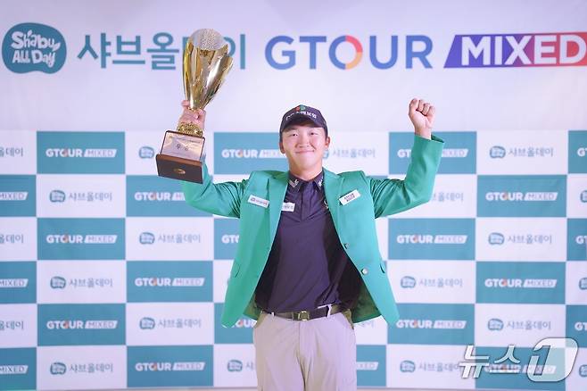'2025 샤브올데이 GTOUR MIXED' 2차 대회 우승을 차지한 김홍택 (골프존 제공)
