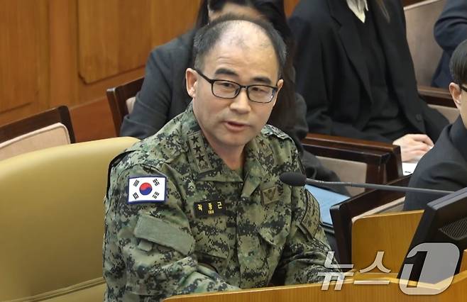 곽종근 전 육군 특수전사령관이 6일 서울 종로구 헌법재판소에서 열린 탄핵 심판 6차 변론기일에서 질문에 답하고 있다. (헌법재판소 제공) 2025.2.6/뉴스1