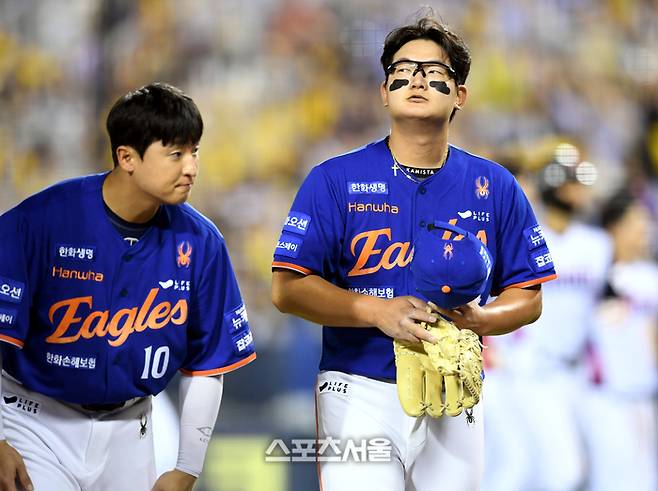 한화 투수 김서현이 8일 서울 잠실구장에서 열린 2025 KBO리그 LG와 경기 패배 후 아쉬워하고 있다. 잠실 | 최승섭기자 thunder@sportsseoul.com