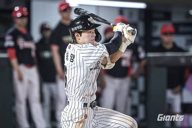 한태양이 타격에 임하고 있다. 사진 | 롯데 자이언츠