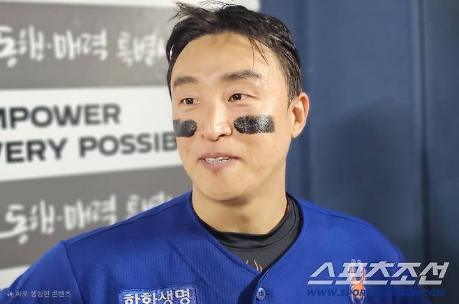 한화 이글스 손아섭이 10일 경기후 인터뷰를 하고 있다. 잠실=권인하 기자