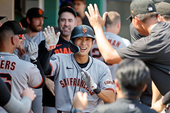 PITTSBURGH, PA - AUGUST 06: Jung Hoo Lee #51 of the San Francisco Giants celebrates with teammates after scoring on an RBI double in the ninth inning against the Pittsburgh Pirates at PNC Park on August 6, 2025 in Pittsburgh, Pennsylvania.   Justin K. Aller/Getty Images/AFP (Photo by Justin K. Aller / GETTY IMAGES NORTH AMERICA / Getty Images via AFP)







<저작권자(c) 연합뉴스, 무단 전재-재배포, AI 학습 및 활용 금지>