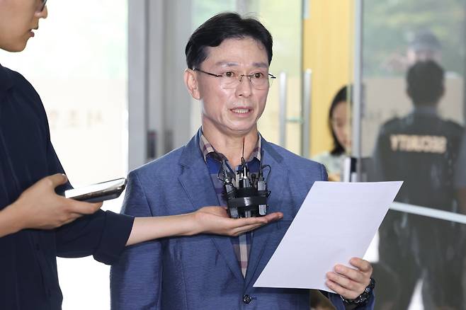 업무상과실치사 혐의를 받는 임성근 전 해병대 1사단장이 11일 오전 서울 서초구 '순직 해병 특검'(이명현 특별검사) 사무실에 피의자 신분으로 출석하며 입장을 밝히고 있다. /뉴스1