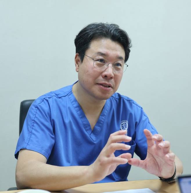 이성 연세대의료원 한국의료로봇센터장이 연세대 의대에서 동아사이언스와 인터뷰를 하고 있다. 세브란스병원 제공.