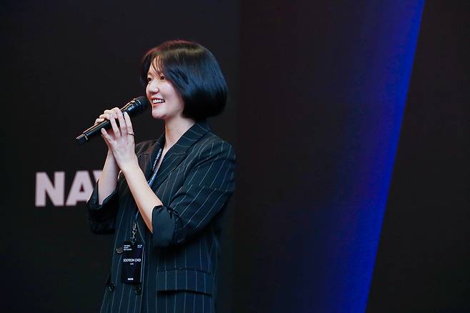 네이버는 6월 5일(현지시간) 미국 실리콘밸리 포시즌 호텔에서 '벤처링 네이버스 넥스트 챕터(Venturing NAVER's Next Chapter)' 행사를 개최했다. 최수연 네이버 대표가 인사말을 하고 있다. 〈자료 네이버〉