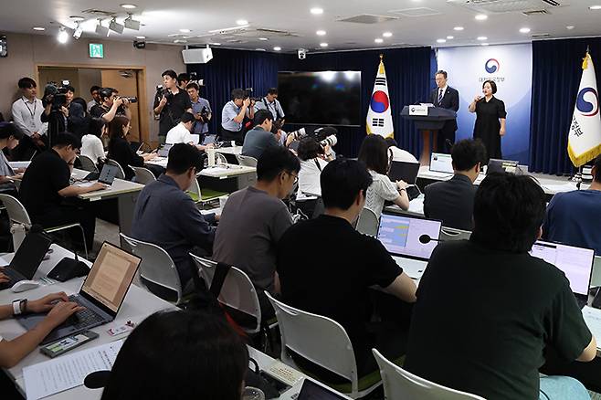 정성호 법무부 장관이 11일 오후 서울 종로구 정부서울청사에서 8·15 광복절 특별 사면 명단을 발표하고 있다. 2025.8.11 (ⓒ뉴스1, 무단 전재-재배포 금지)