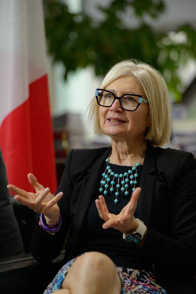 에밀리아 가토 주한 이탈리아 대사가 6일 서울 용산구 한남동 대사관저에서 한국일보와 인터뷰하고 있다. 하상윤 기자