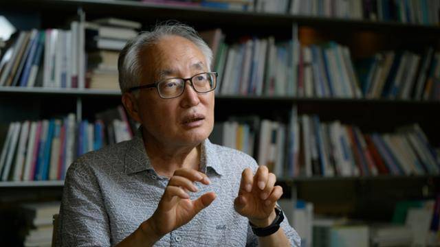 박환 수원대 명예교수가 지난 6일 서울 중구 한국일보 본사에서 교육자로서의 강우규에 관해 말하고 있다. 하상윤 기자