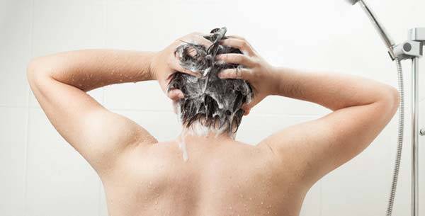 카페인 샴푸는 2분 이상 두피에 접촉하면 모낭 수축을 완화하고, 모근의 대사 활동을 촉진하는 것으로 알려졌다./사진=클립아트코리아
