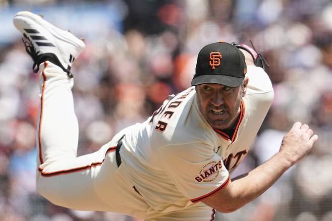 <yonhap photo-1026=""> San Francisco Giants' Justin Verlander pitches to a Washington Nationals batter during the first inning of a baseball game, Sunday, Aug. 10, 2025, in San Francisco. (AP Photo/Godofredo A. V?squez)/2025-08-11 05:36:52/ <저작권자 ⓒ 1980-2025 ㈜연합뉴스. 무단 전재 재배포 금지, AI 학습 및 활용 금지></yonhap>