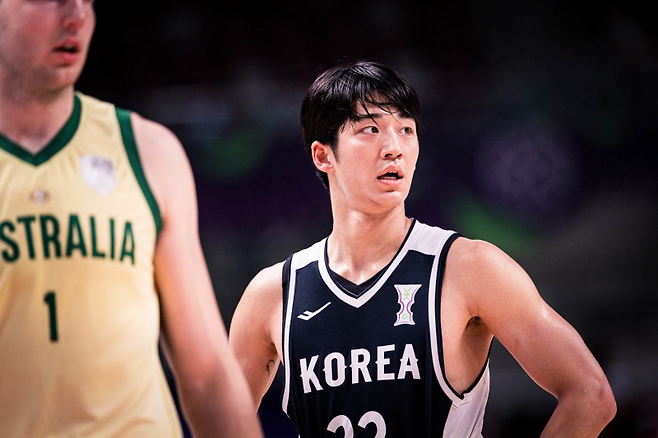 6일 사우디 제다의 킹 압둘라 스포츠 시티에서 열린 호주와의 2025 FIBA 아시아컵 조별리그 A조 1차전에 나선 대표팀 여준석의 모습. 사진=FIBA