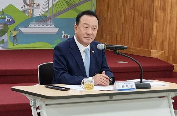 국민의힘 엄태영 국회의원이 11일 제천시청에서 예산정책간담회를 주재하고 있다. [사진=엄태영 의원실]