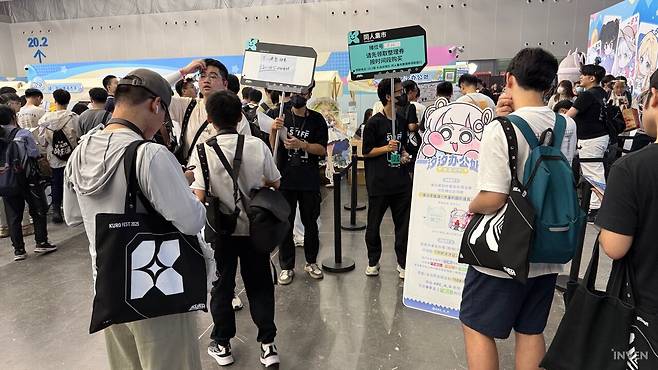 ▲ 빵떡 금희로 친숙한 아르 작가의 부스는 물론