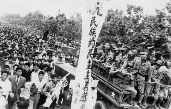 1964년 5월 벌어진 한일회담 반대 시위. [중앙포토]