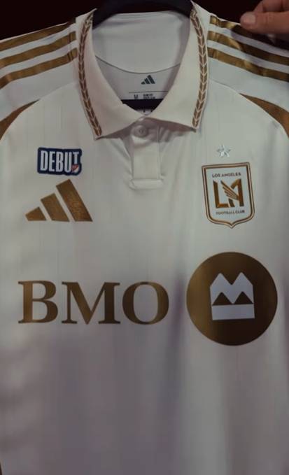 가슴팍에 데뷔 패치가 붙어 있는 LAFC 손흥민 유니폼. [사진 LAFC SNS]