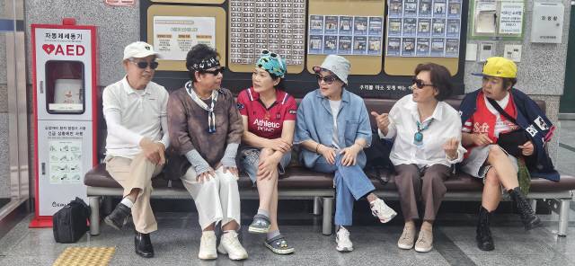 ▲ 춘천남부노인복지관의 실버 힙합 동아리 ‘BB크루’.