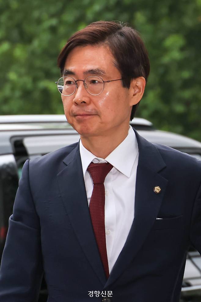 조경태 국민의힘 의원이 11일 서울 서초구 내란특검에 참고인 조사를 받기 위해 출석하고 있다. 성동훈 기자