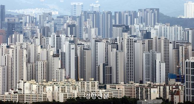 지난 6월29일 서울 남산 간이전망대에서 바라 본 강남 일대의 아파트 단지. 서성일 선임기자