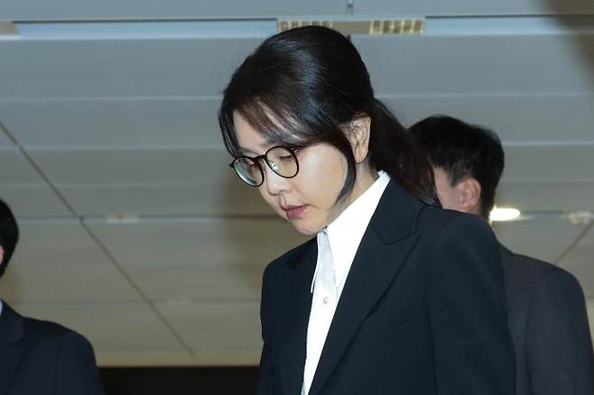 윤석열 전 트럼프 부인 김건희 여사가 6일 서울종로구 KT광화문빌딩 규모에 대해 민중기 특별검사팀에서 피의자 지위로 조사를 귀가하고 있다. 2025.8.6 성동훈 기자