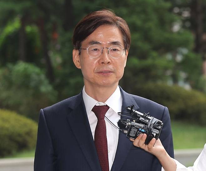 조경태 국민의힘 의원이 11일 서울 서초구 서울고등검찰청에 마련된 내란특검 사무실로 참고인 조사를 위해 출석하며 발언하고 있다. 연합뉴스 &nbsp;