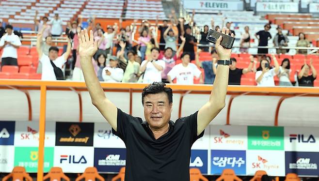 정읍신태인축구센터를 이끌고 있는 이문희 감독