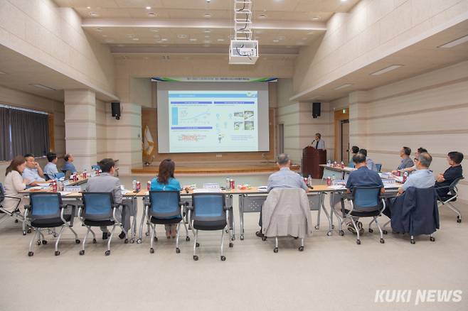 강원 고성군과 해양심층수 고성진흥원이 7월 23일 마련한 2025년 해양치유산업 육성 및 활성화' 세미나 모습.