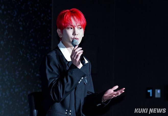 샤이니 키가 11일 서울 광진구 풀만 앤배서더 이스트폴에서 열린 정규 3집 '헌터(HUNTER)' 발매 기념 기자간담회에서 발언하고 있다.