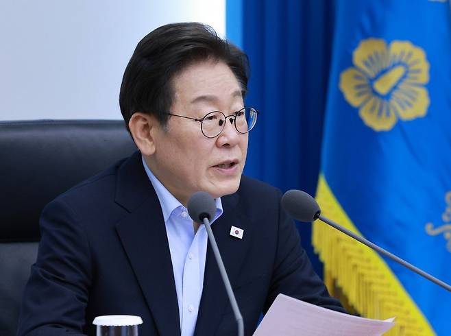 이재명 대통령이 지난달 31일 용산 대통령실 청사에서 열린 6차  수석·보좌관 회의를 주재하고 있다. 대통령실통신사진기자단, 연합뉴스