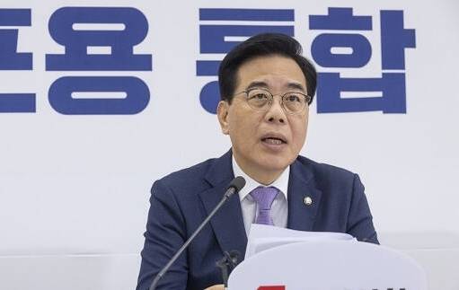 국민의힘 송언석 비대위원장 겸 원내대표가 6일 국회에서 가진 기자간담회에서 발언하고 있다. 연합뉴스