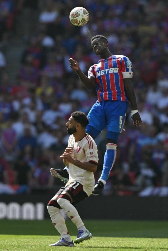 헤딩하는 마크 게히. 사진[AFP=연합뉴스]