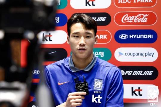 인터뷰하는 이태석. 사진[연합뉴스]