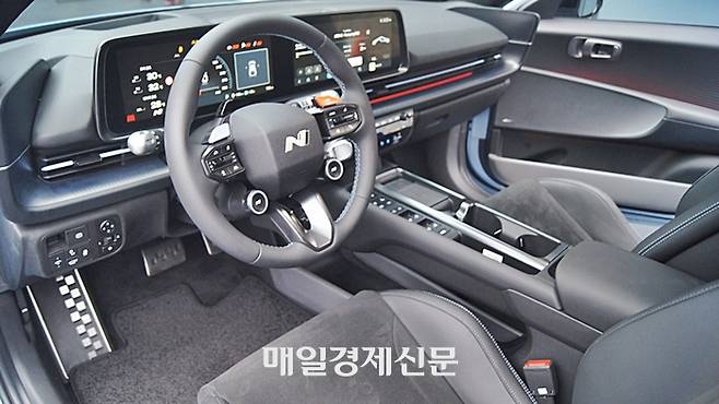 자동차 실내는 난반사가 많아 제대로 된 소리가 왜곡되는 악조건을 가지고 있다. [사진촬영=최기성 매경 디지털뉴스룸 기자]