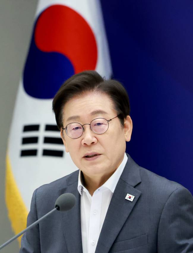 [서울=뉴시스] 고범준 기자 = 이재명 대통령이 1일 서울 용산 대통령실 청사에서 열린 전국 시도지사 간담회에서 발언하고 있다. (대통령실통신사진기자단) 2025.08.01. bjko@newsis.com /사진=고범준