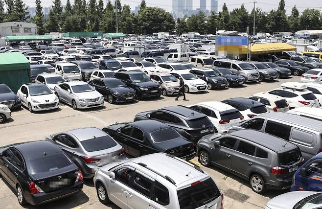 올 상반기 중고차 전기차 시세가 상승세를 보였다는 분석 결과가 나왔다. 사진은 서울시내 한 중고차 매매단지. /사진=뉴시스