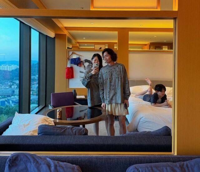 배우 봉태규가 아내 하시시박과 다정한 사진을 공개했다. / 봉태규 인스타그램 캡처