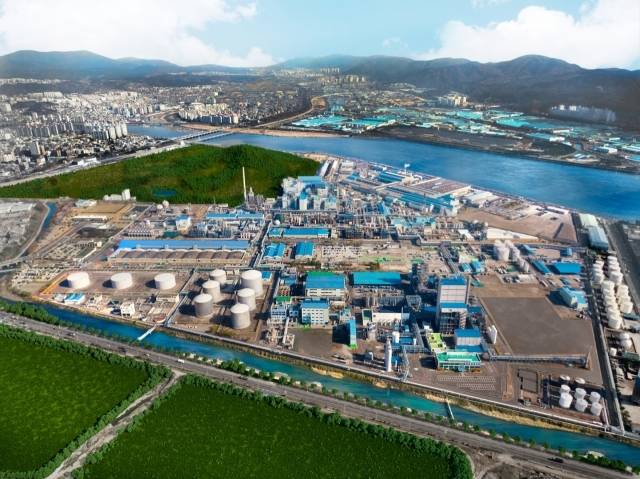 롯데정밀화학 울산공장 전경. [롯데정밀화학 제공]